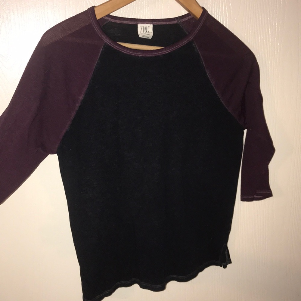 3/4 sleeve T-shirt.